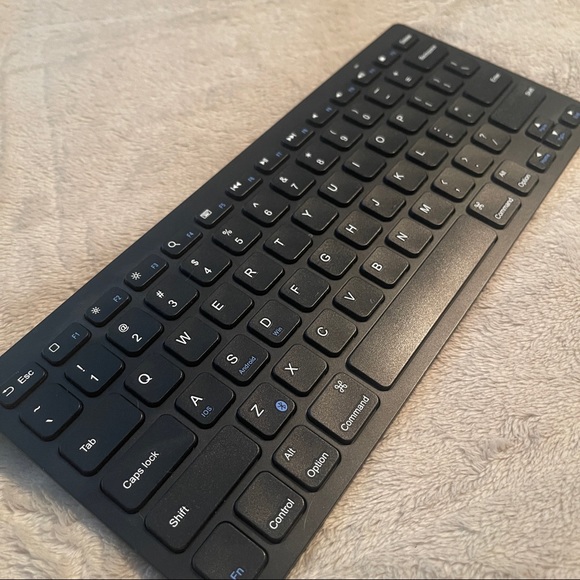 Wireless Bluetooth Keyboard - Picture 2 of 7